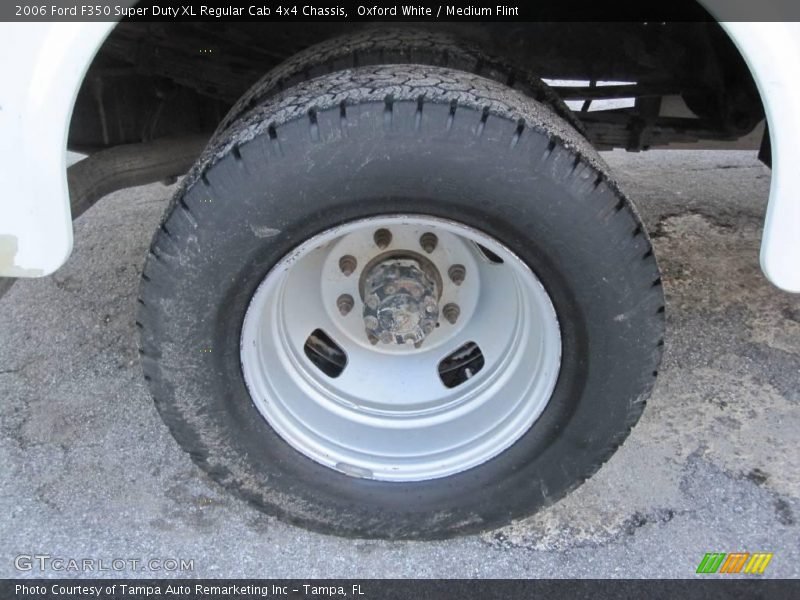 Oxford White / Medium Flint 2006 Ford F350 Super Duty XL Regular Cab 4x4 Chassis