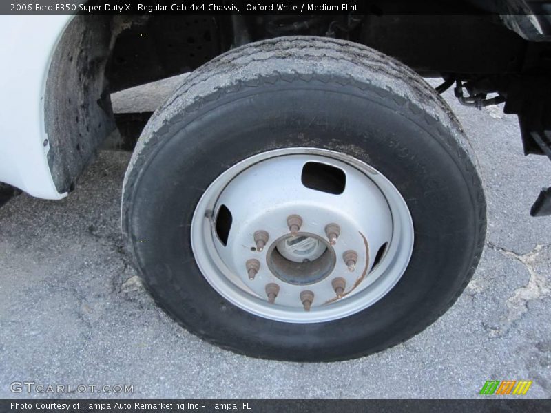 Oxford White / Medium Flint 2006 Ford F350 Super Duty XL Regular Cab 4x4 Chassis