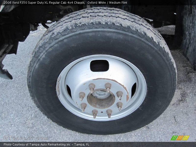 Oxford White / Medium Flint 2006 Ford F350 Super Duty XL Regular Cab 4x4 Chassis