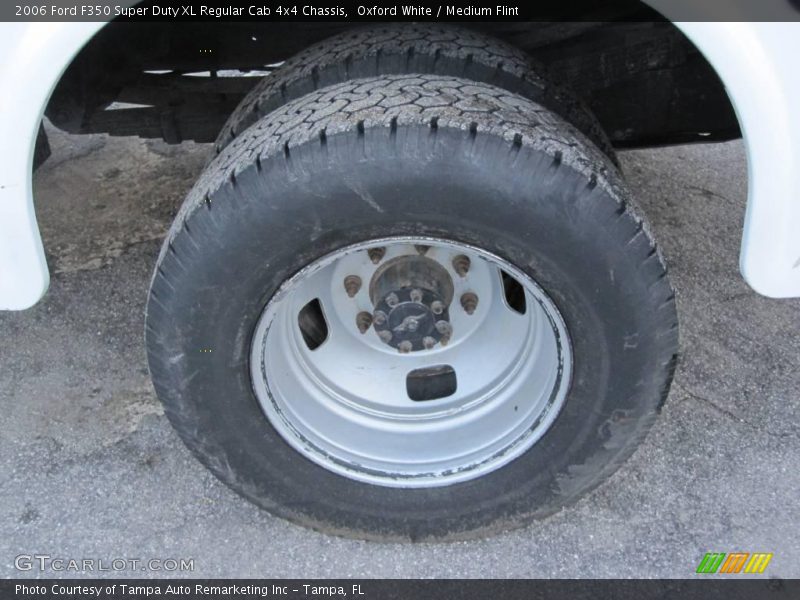 Oxford White / Medium Flint 2006 Ford F350 Super Duty XL Regular Cab 4x4 Chassis