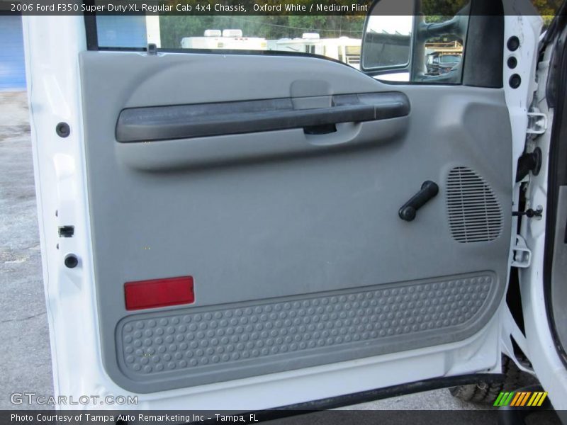Oxford White / Medium Flint 2006 Ford F350 Super Duty XL Regular Cab 4x4 Chassis