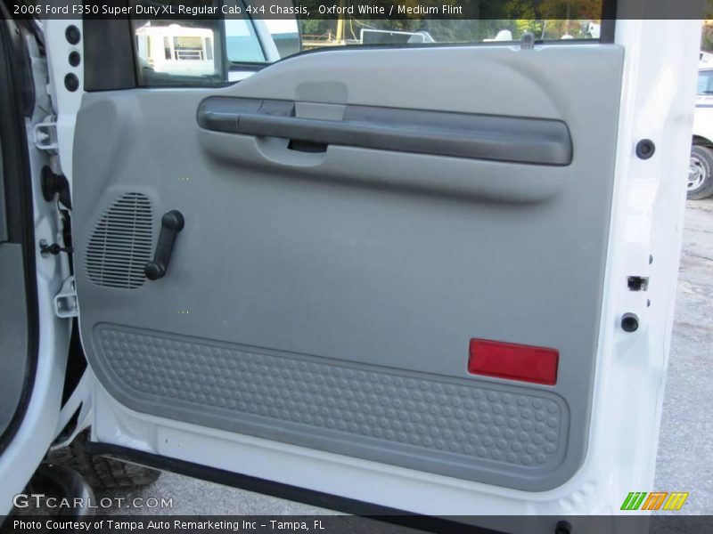 Oxford White / Medium Flint 2006 Ford F350 Super Duty XL Regular Cab 4x4 Chassis