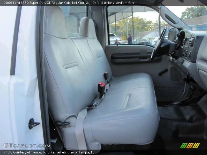 Oxford White / Medium Flint 2006 Ford F350 Super Duty XL Regular Cab 4x4 Chassis