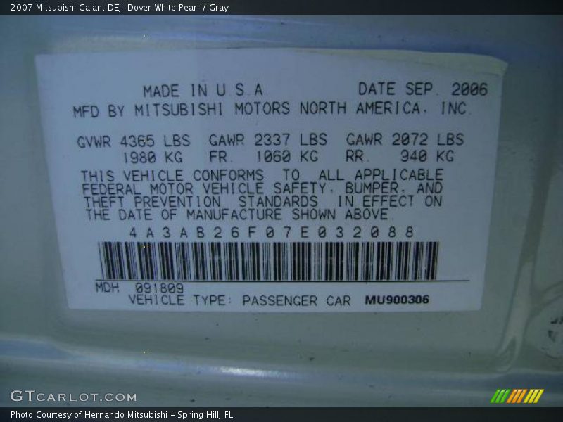 Dover White Pearl / Gray 2007 Mitsubishi Galant DE