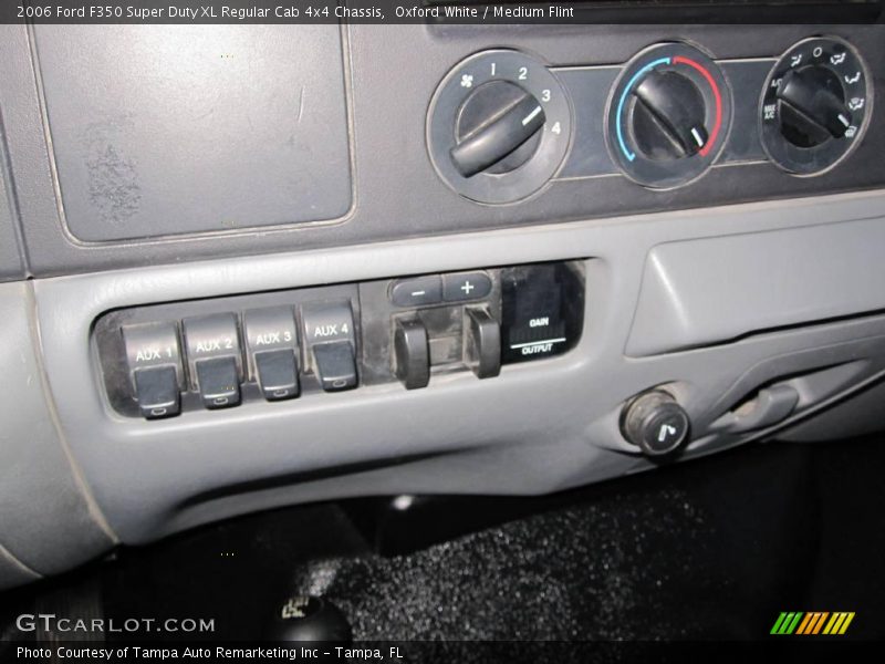 Oxford White / Medium Flint 2006 Ford F350 Super Duty XL Regular Cab 4x4 Chassis