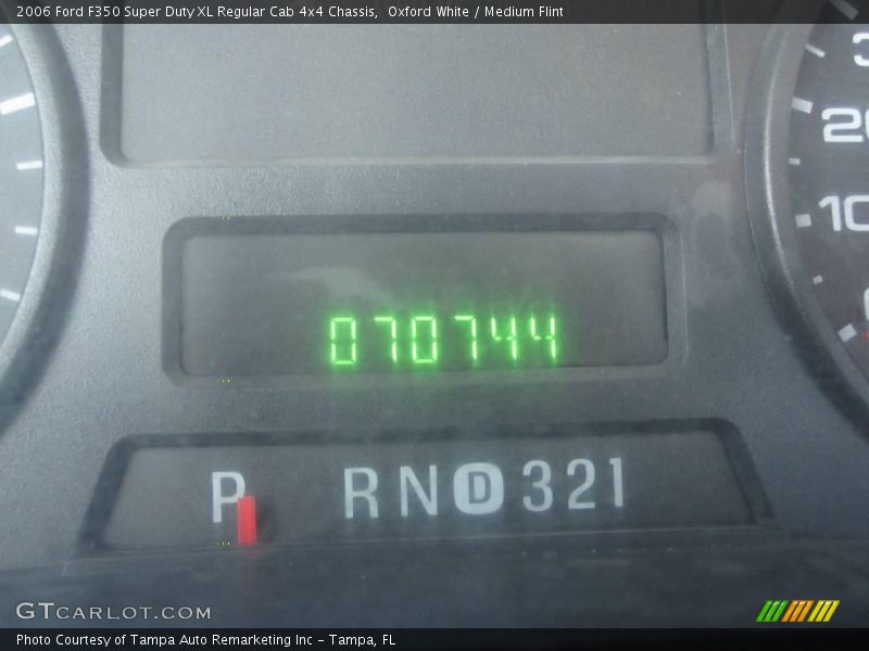 Oxford White / Medium Flint 2006 Ford F350 Super Duty XL Regular Cab 4x4 Chassis