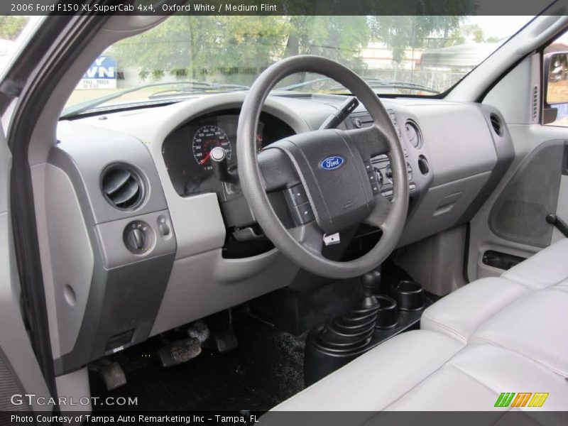 Oxford White / Medium Flint 2006 Ford F150 XL SuperCab 4x4