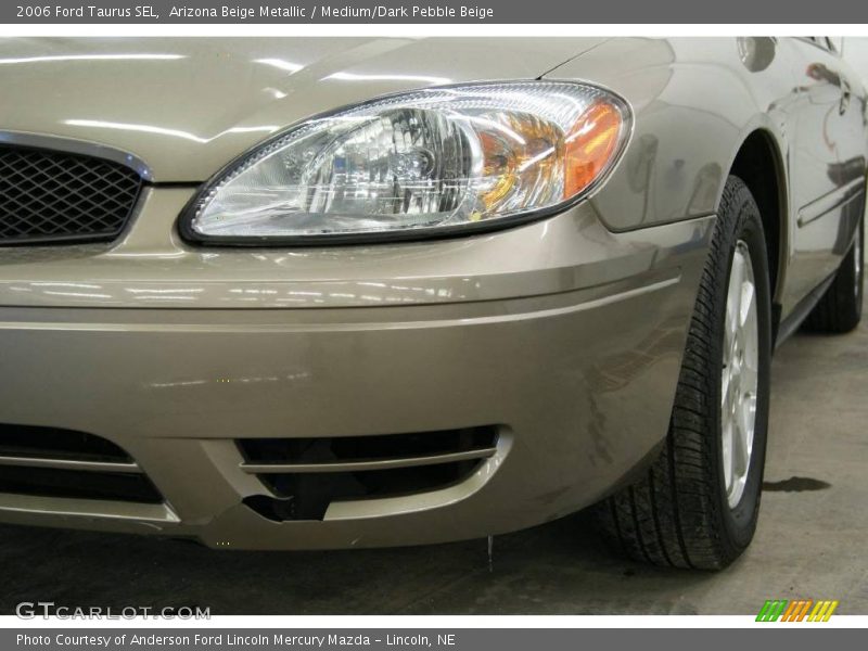 Arizona Beige Metallic / Medium/Dark Pebble Beige 2006 Ford Taurus SEL