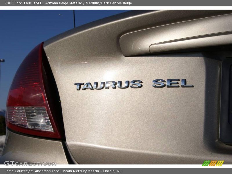 Arizona Beige Metallic / Medium/Dark Pebble Beige 2006 Ford Taurus SEL