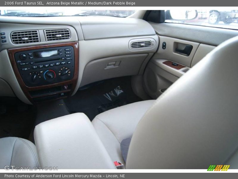 Arizona Beige Metallic / Medium/Dark Pebble Beige 2006 Ford Taurus SEL
