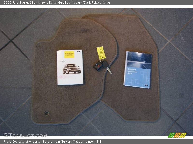Arizona Beige Metallic / Medium/Dark Pebble Beige 2006 Ford Taurus SEL