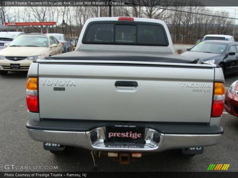 Lunar Mist Metallic / Charcoal 2004 Toyota Tacoma V6 Xtracab 4x4
