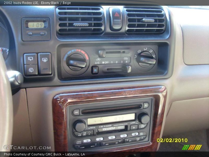 Ebony Black / Beige 2002 Isuzu Rodeo LSE