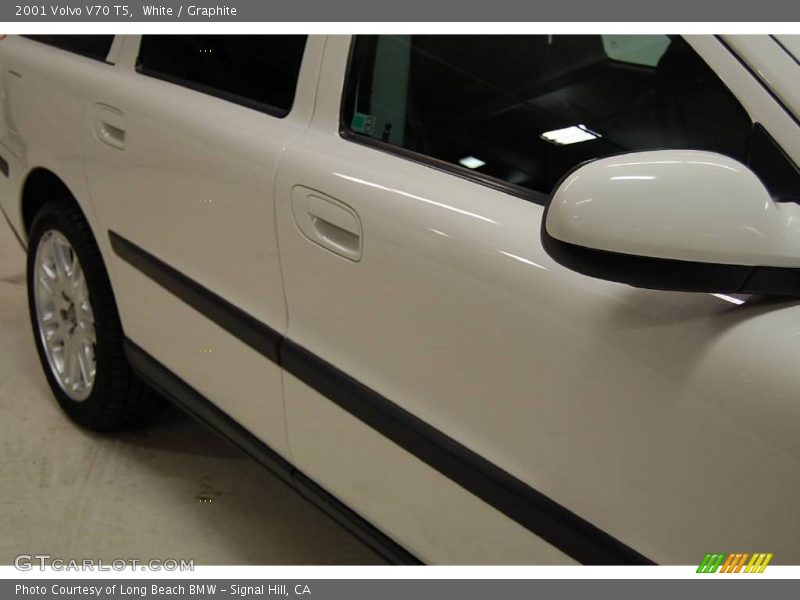 White / Graphite 2001 Volvo V70 T5