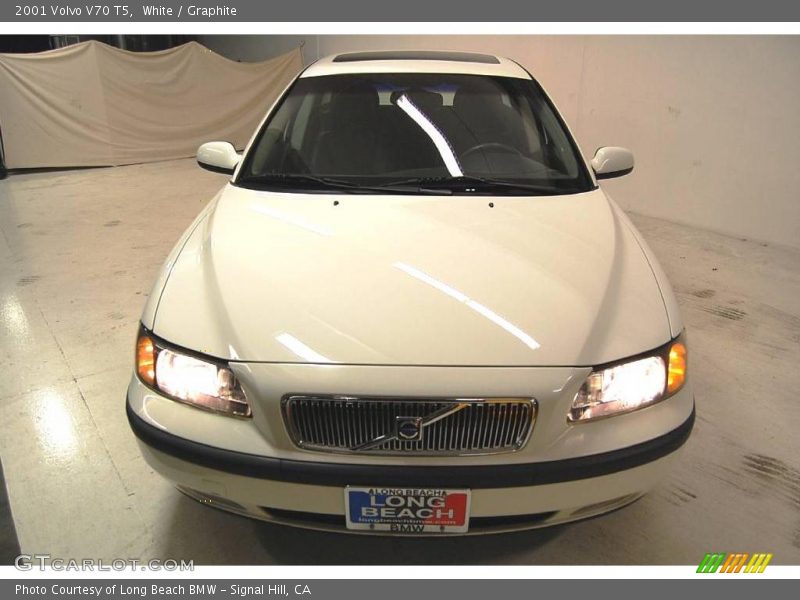 White / Graphite 2001 Volvo V70 T5