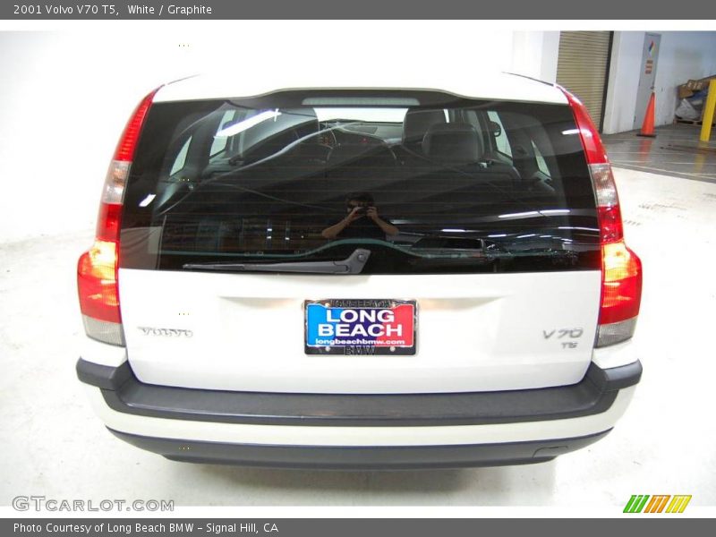 White / Graphite 2001 Volvo V70 T5