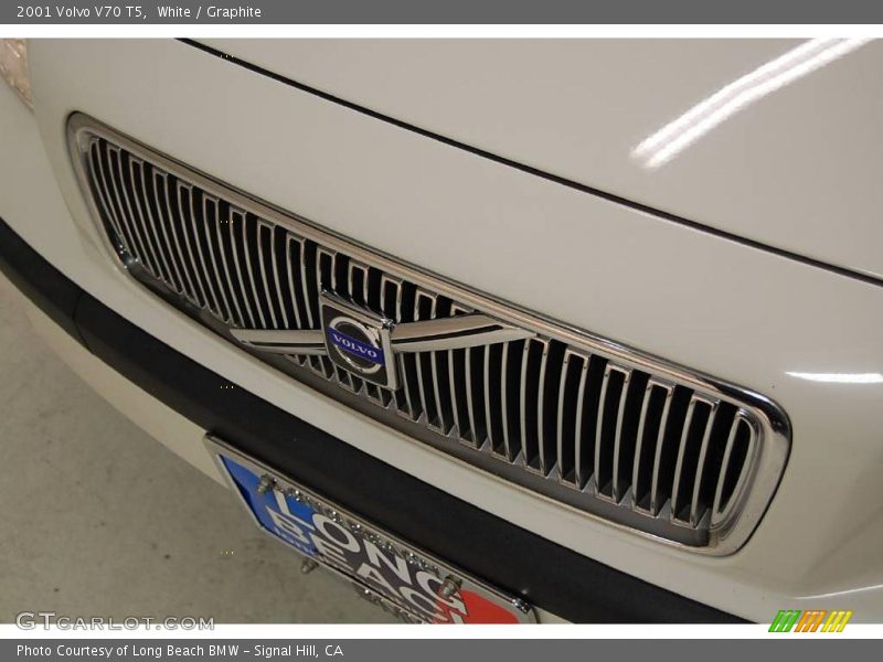 White / Graphite 2001 Volvo V70 T5