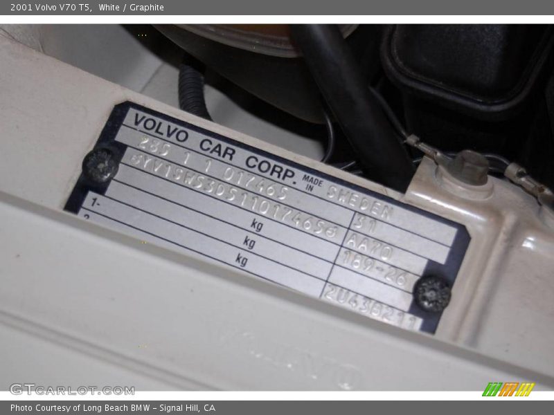 White / Graphite 2001 Volvo V70 T5