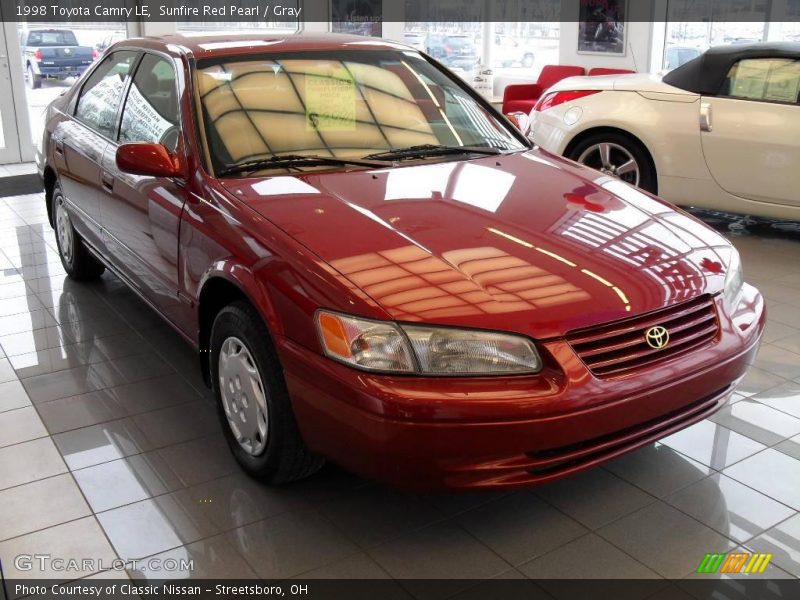 Sunfire Red Pearl / Gray 1998 Toyota Camry LE