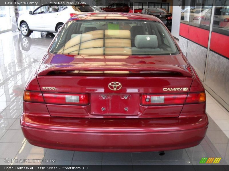 Sunfire Red Pearl / Gray 1998 Toyota Camry LE