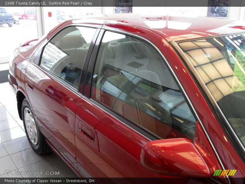 Sunfire Red Pearl / Gray 1998 Toyota Camry LE