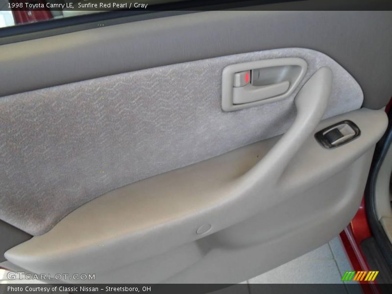 Sunfire Red Pearl / Gray 1998 Toyota Camry LE
