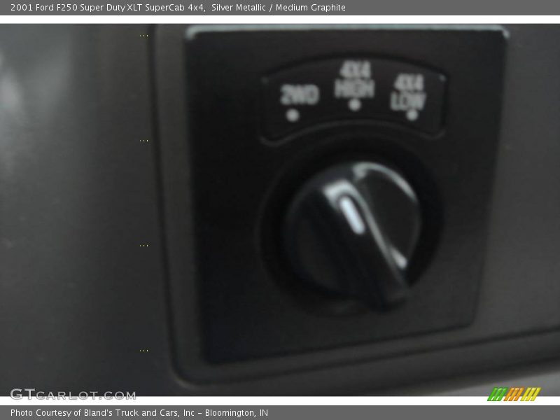 Silver Metallic / Medium Graphite 2001 Ford F250 Super Duty XLT SuperCab 4x4