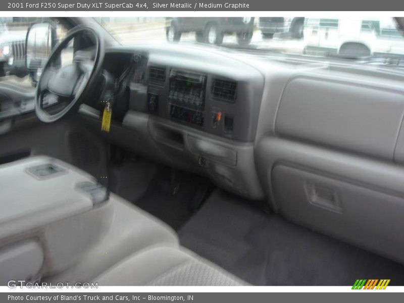 Silver Metallic / Medium Graphite 2001 Ford F250 Super Duty XLT SuperCab 4x4