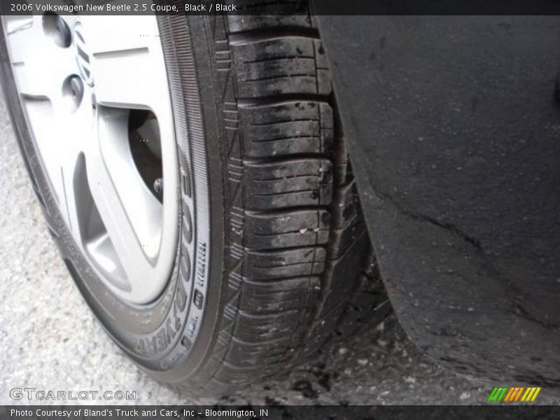 Black / Black 2006 Volkswagen New Beetle 2.5 Coupe