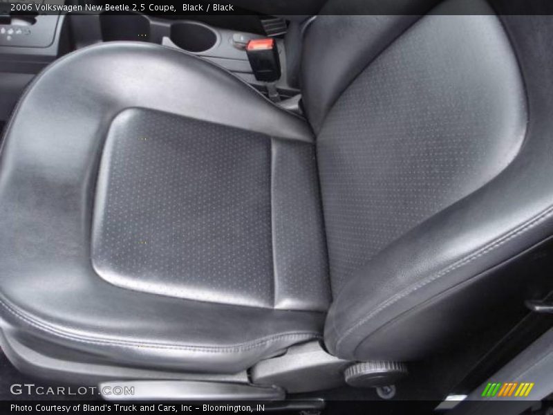 Black / Black 2006 Volkswagen New Beetle 2.5 Coupe