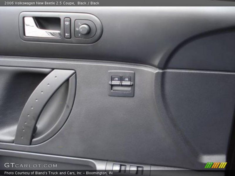 Black / Black 2006 Volkswagen New Beetle 2.5 Coupe