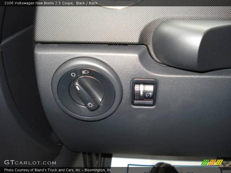 Black / Black 2006 Volkswagen New Beetle 2.5 Coupe