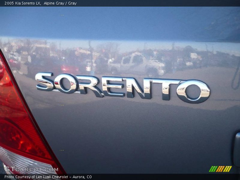 Alpine Gray / Gray 2005 Kia Sorento LX