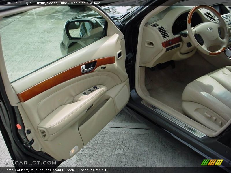 Black Obsidian / Willow 2004 Infiniti Q 45 Luxury Sedan