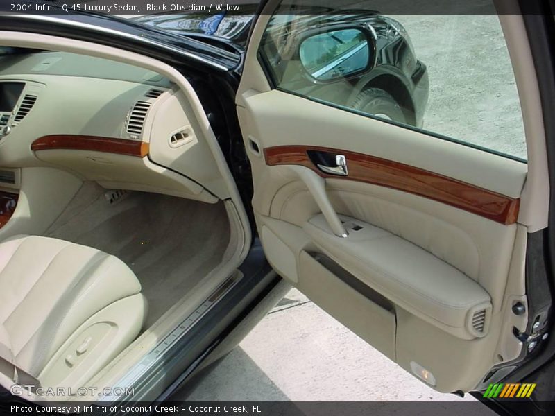 Black Obsidian / Willow 2004 Infiniti Q 45 Luxury Sedan