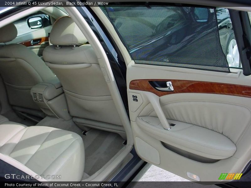 Black Obsidian / Willow 2004 Infiniti Q 45 Luxury Sedan