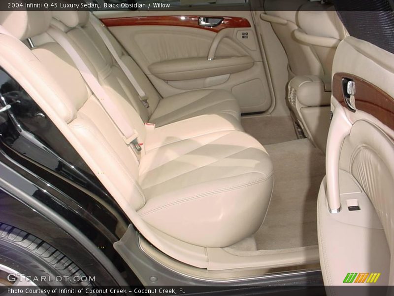 Black Obsidian / Willow 2004 Infiniti Q 45 Luxury Sedan