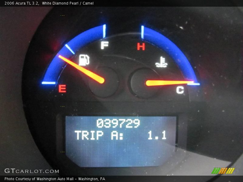 White Diamond Pearl / Camel 2006 Acura TL 3.2