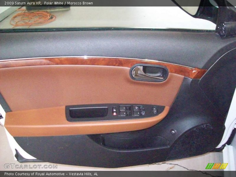 Polar White / Morocco Brown 2009 Saturn Aura XR