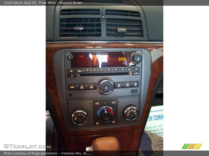 Polar White / Morocco Brown 2009 Saturn Aura XR