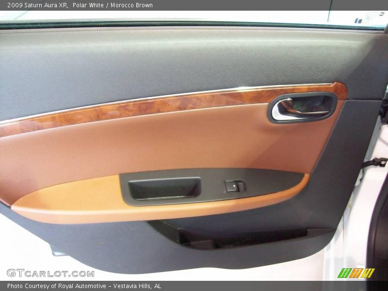 Polar White / Morocco Brown 2009 Saturn Aura XR