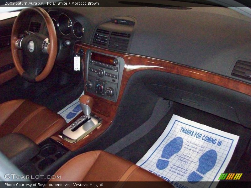 Polar White / Morocco Brown 2009 Saturn Aura XR