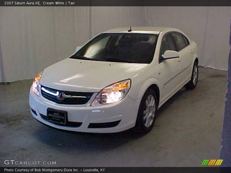 Cream White / Tan 2007 Saturn Aura XE