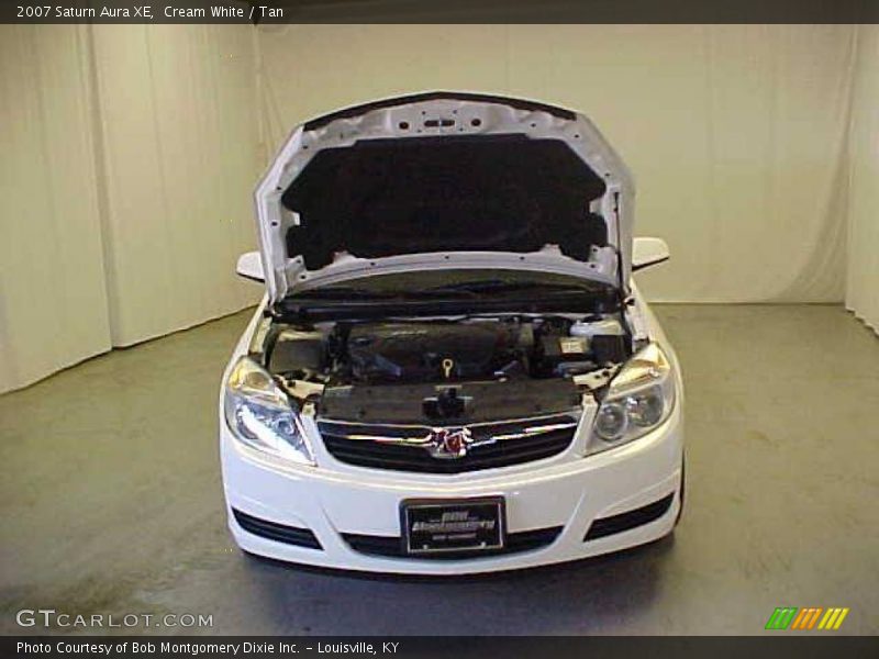 Cream White / Tan 2007 Saturn Aura XE