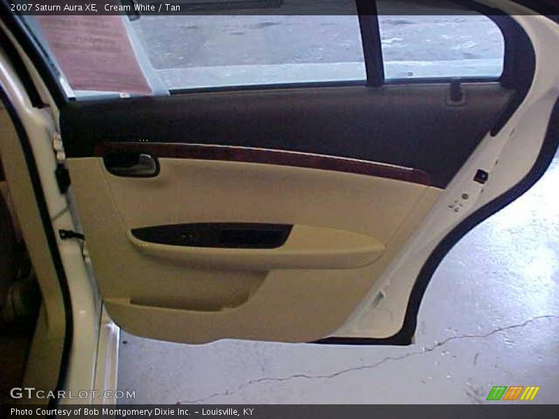 Cream White / Tan 2007 Saturn Aura XE