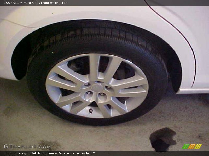 Cream White / Tan 2007 Saturn Aura XE