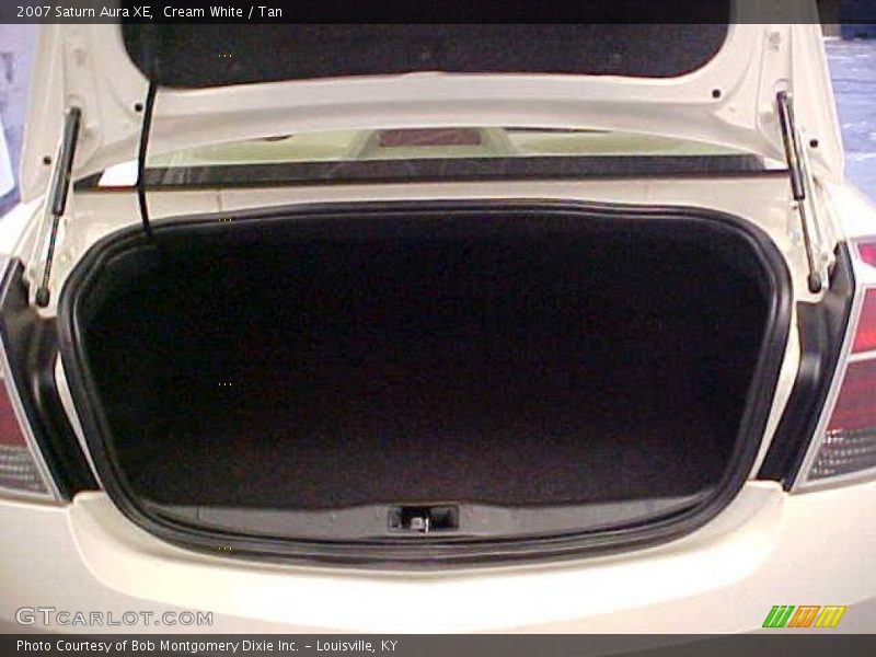 Cream White / Tan 2007 Saturn Aura XE