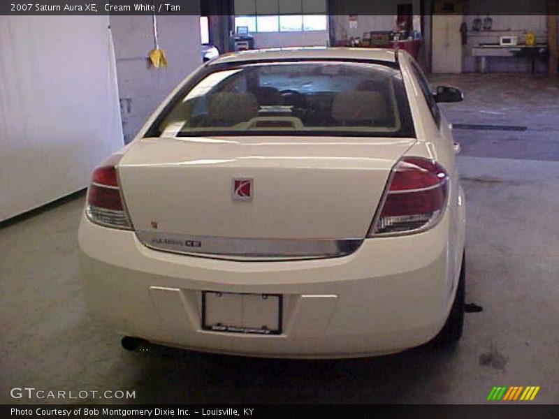 Cream White / Tan 2007 Saturn Aura XE