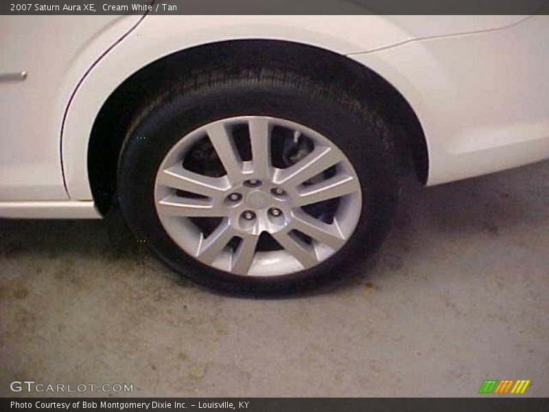 Cream White / Tan 2007 Saturn Aura XE