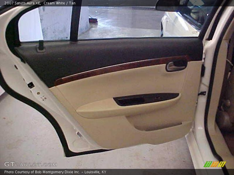 Cream White / Tan 2007 Saturn Aura XE